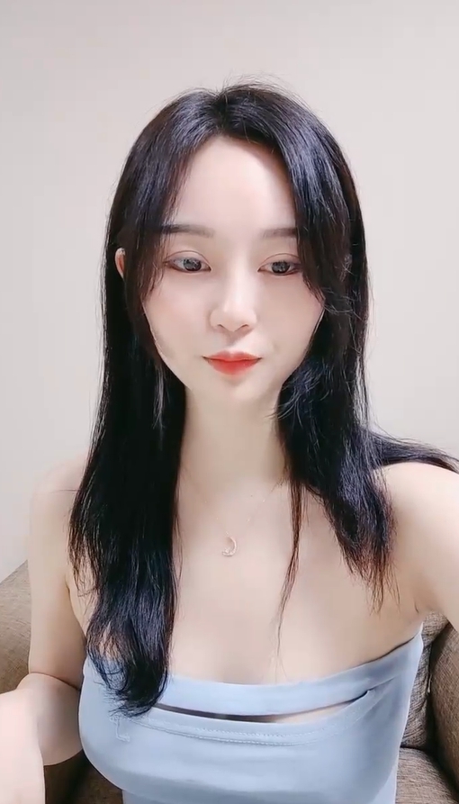 bbyxv.xyz-STP20484 明星颜值甜美极品美女3小时诱惑 白皙奶子性感吊带黑丝 白皙特写自.jpg
