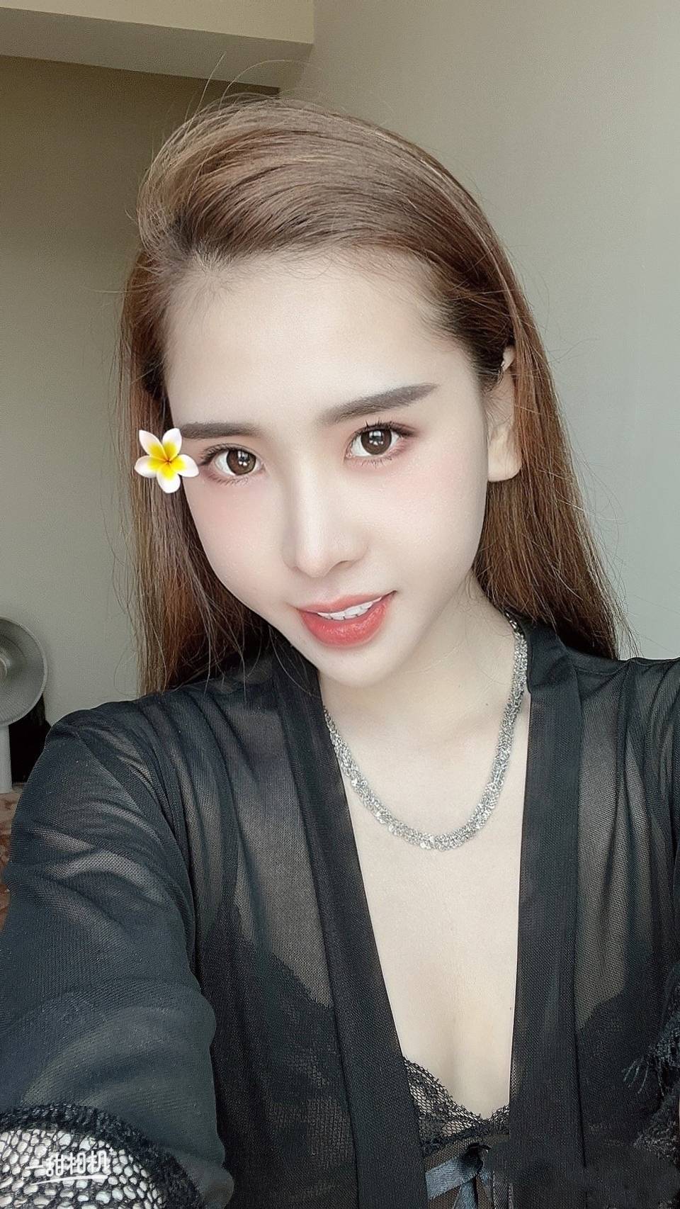 梁云菲 (2).jpg