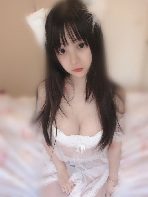 FuKO3HnaEAEyFxv.jpg